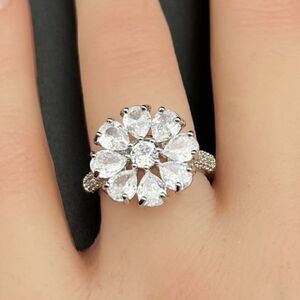 925 Sterling Silver with White Diamond Cubic Zirconia Flower Ring Size 6